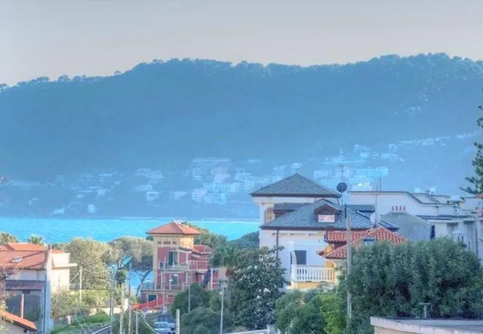Trilocale Ristrutturato A 200m Dal Mare:vinci246 Apartment